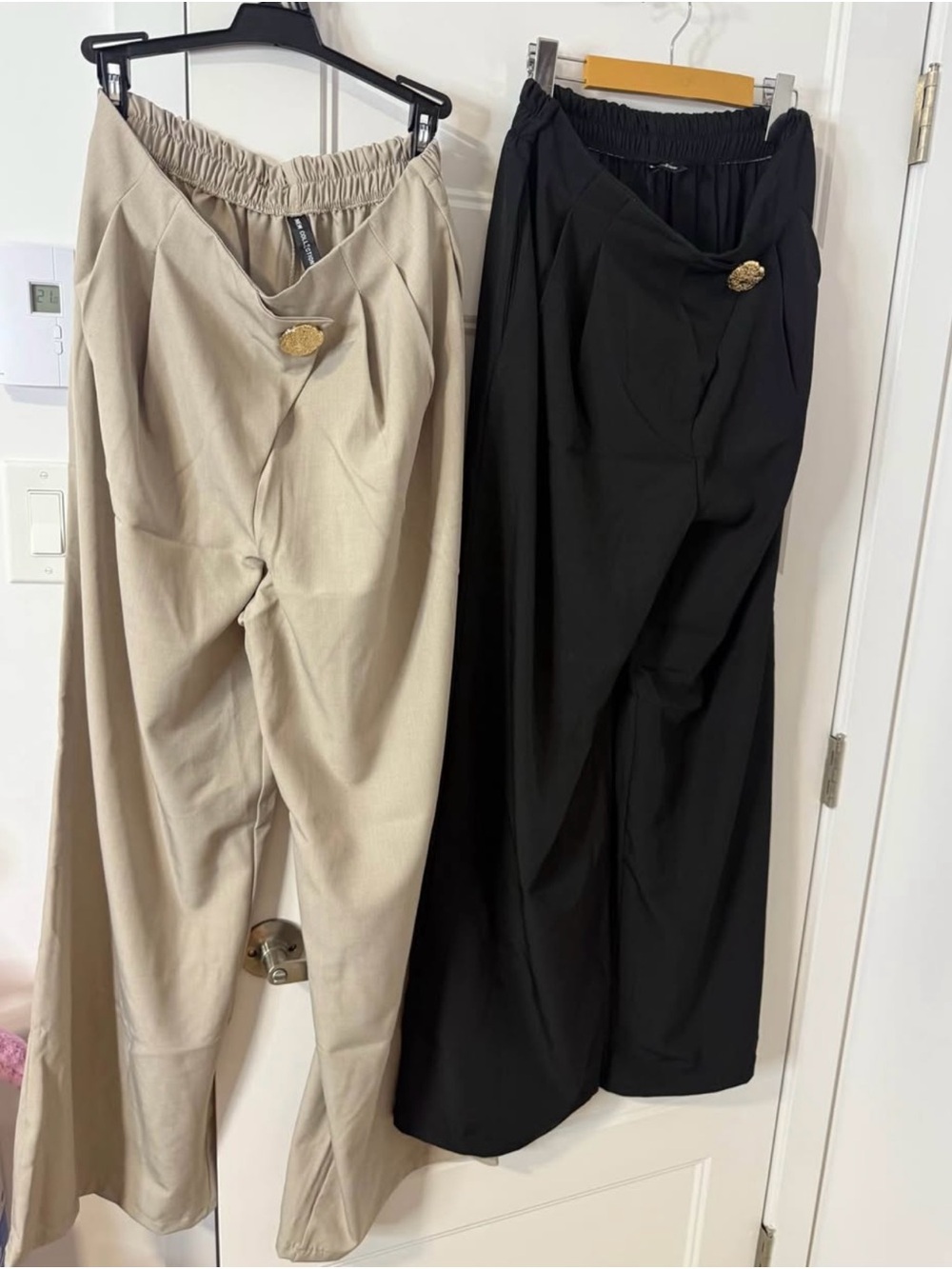 Women’s jewelry class suit pants pair of 2 elastics, Black and Beige